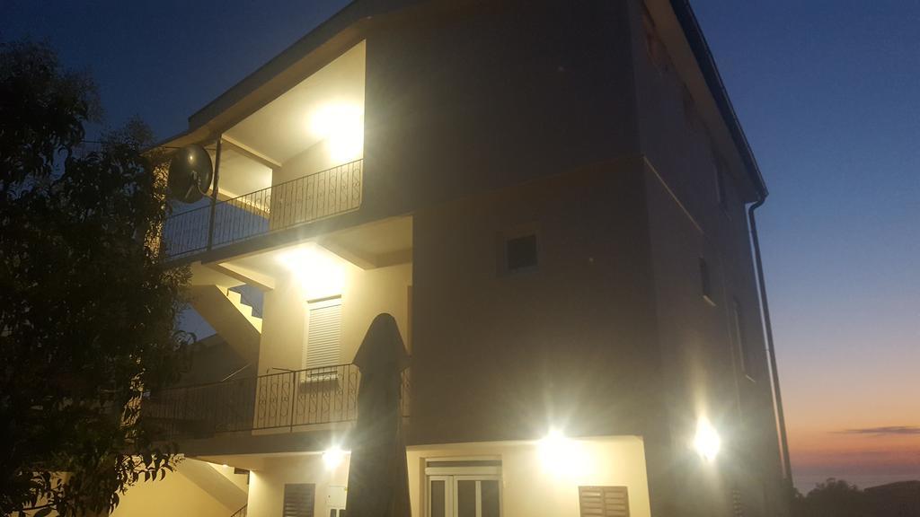 Apartments Diva Dobra Voda Esterno foto